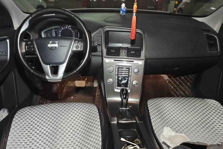 Used Volvo XC60 2015 T5 Smart Upgrade Model Center Console
