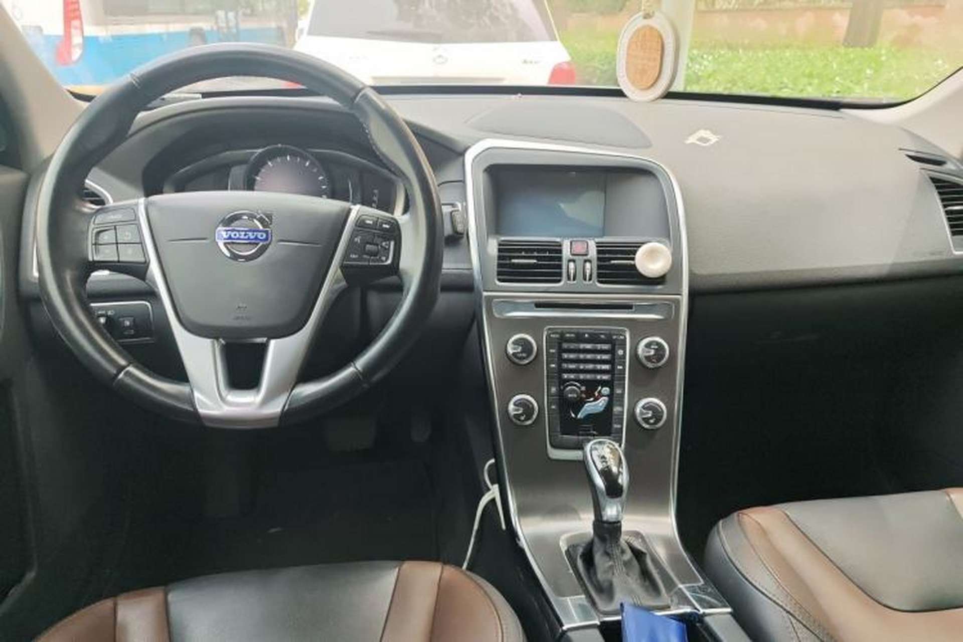 Used Volvo XC60 2015 T5 Smart Upgrade Model Center Console