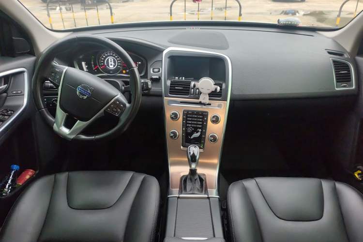 Used Volvo XC60 2015 T5 Smart Upgrade Model Center Console
