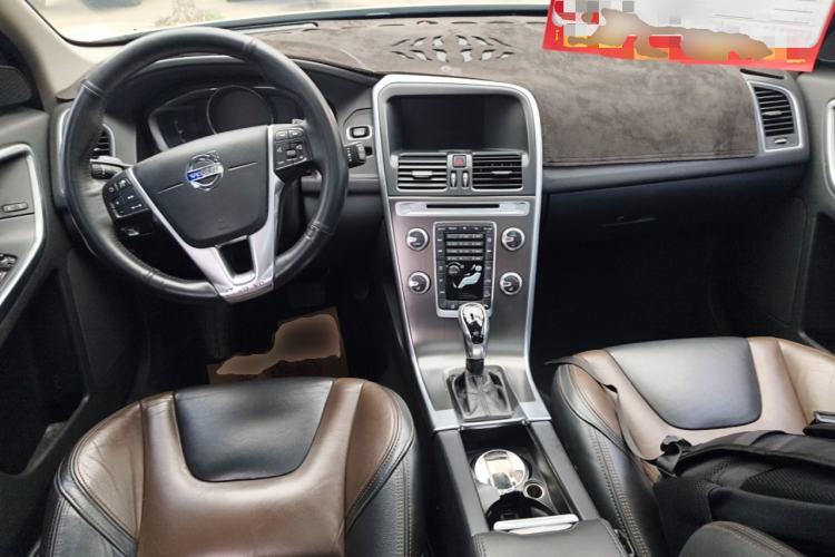 Used Volvo XC60 2015 T5 AWD Smart Drive Edition Center Console