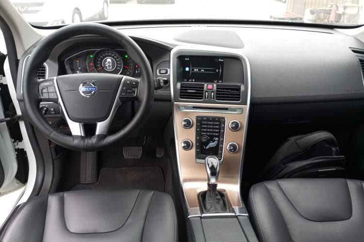 Used Volvo XC60 2015 T5 Smart Upgrade Model Center Console