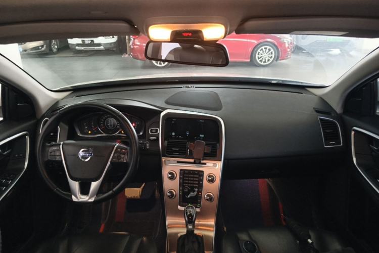 Used Volvo XC60 2015 T5 Smart Upgrade Model Center Console