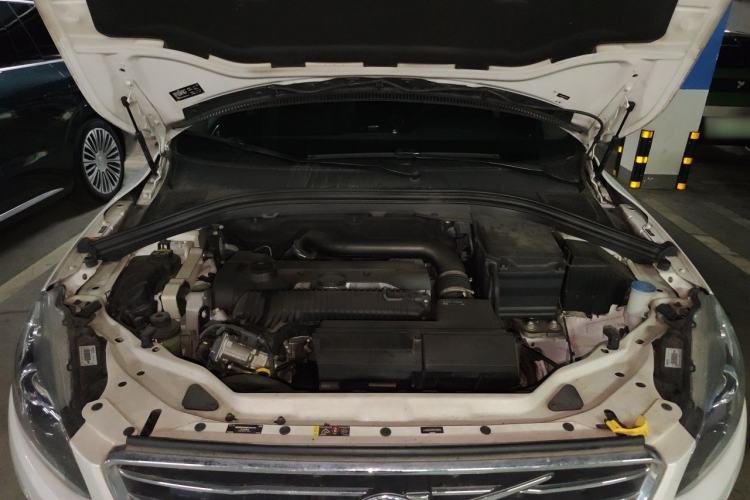 Used Volvo XC60 2015 T5 AWD Zhiyuan Edition Engine Bay