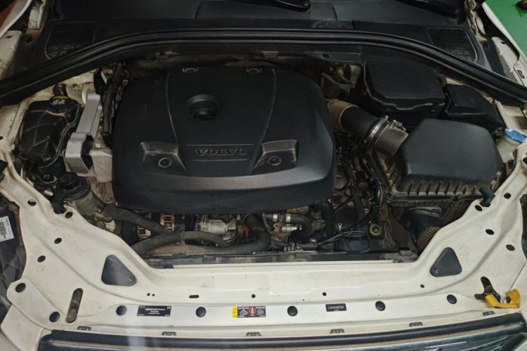 Used Volvo XC60 2015 T5 Smart Upgrade Model Engine Bay