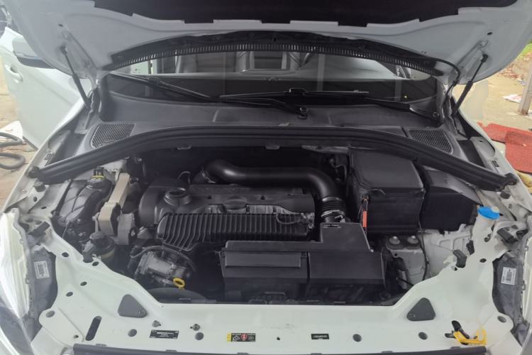 Used Volvo XC60 2015 T5 AWD Zhiyuan Edition Engine Bay