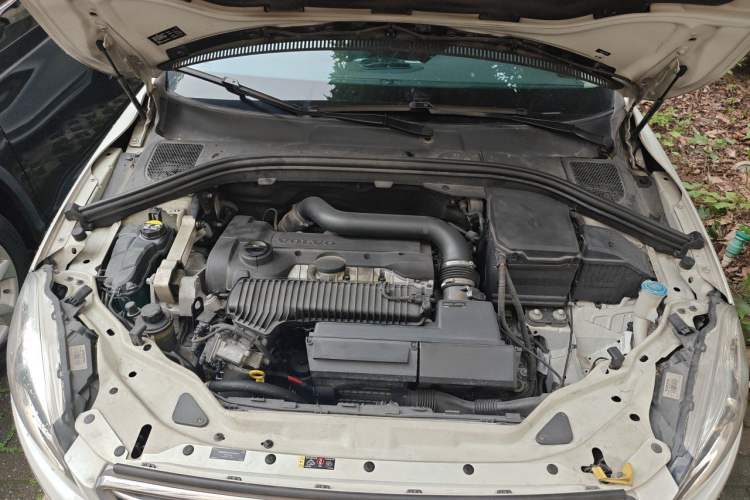 Used Volvo XC60 2015 T5 AWD Smart Drive Edition Engine Bay