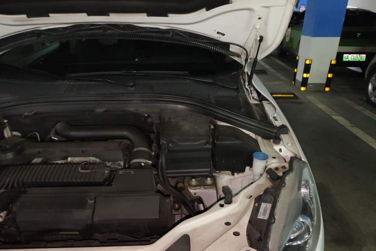 Used Volvo XC60 2015 T5 AWD Zhiyuan Edition Engine Bay Left