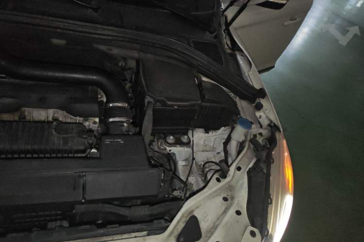 Used Volvo XC60 2015 T6 AWD Smart Version Engine Bay Left