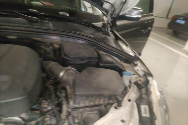 Used Volvo XC60 2015 T5 Smart Upgrade Model Engine Bay Left