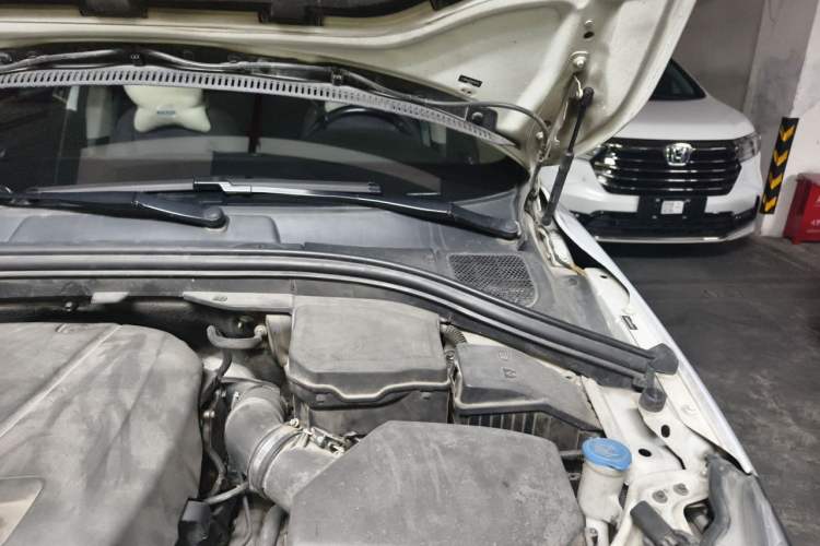 Used Volvo XC60 2015 T5 Smart Upgrade Model Engine Bay Left