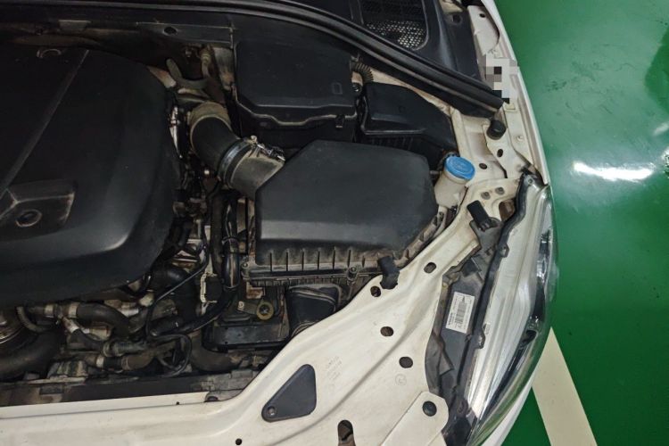 Used Volvo XC60 2015 T5 Smart Upgrade Model Engine Bay Left