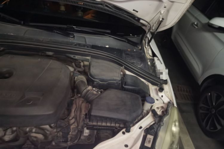 Used Volvo XC60 2015 T5 Smart Edition Engine Bay Left