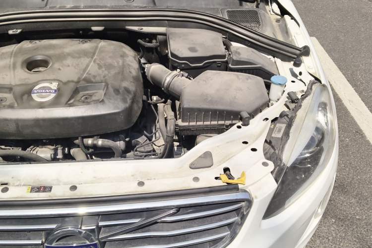 Used Volvo XC60 2015 T5 Smart Edition Engine Bay Left