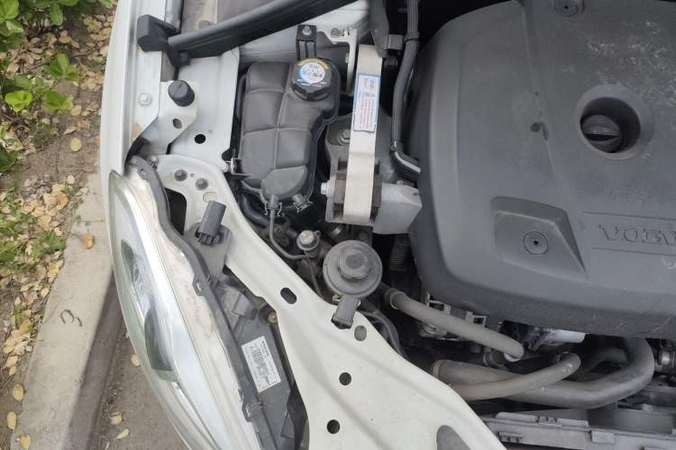 Used Volvo XC60 2015 T5 Smart Upgrade Model Engine Bay Right