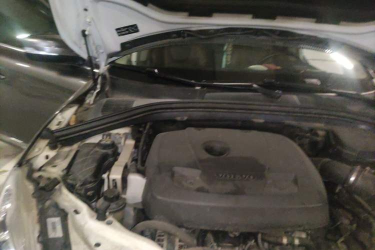 Used Volvo XC60 2015 T5 Smart Upgrade Model Engine Bay Right
