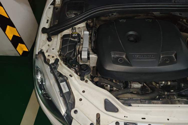 Used Volvo XC60 2015 T5 Smart Upgrade Model Engine Bay Right