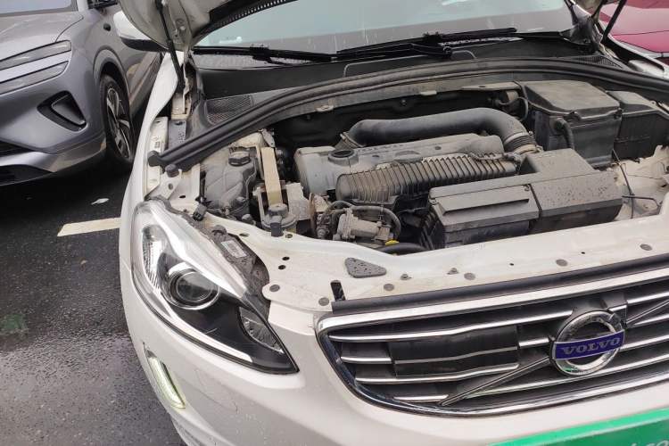 Used Volvo XC60 2015 T5 AWD Zhiyuan Edition Engine Bay Right