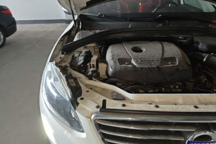 Used Volvo XC60 2015 T5 Smart Edition Engine Bay Right