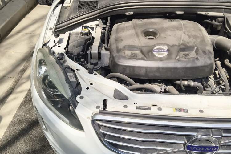 Used Volvo XC60 2015 T5 Smart Edition Engine Bay Right