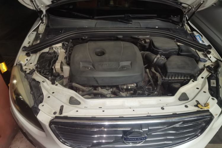 Used Volvo XC60 2015 T5 Smart Edition Engine Bay