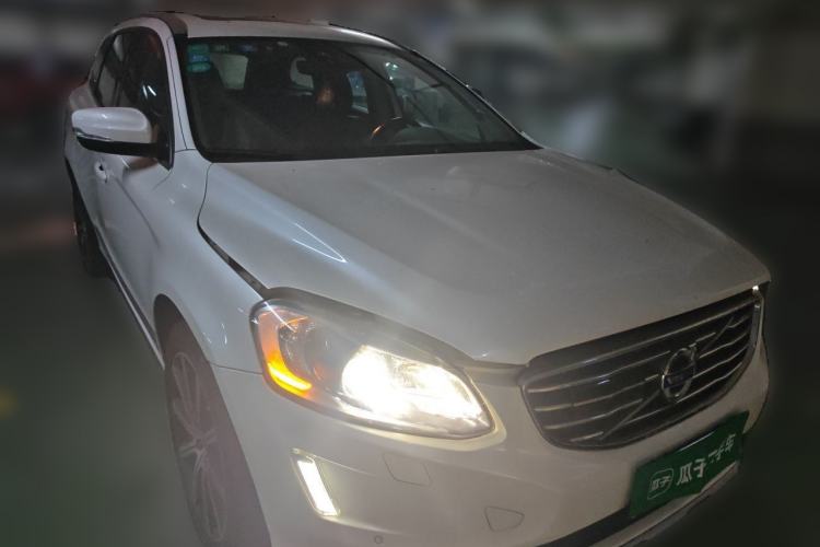 Used Volvo XC60 2015 T6 AWD Smart Version Front Right 45 Deg