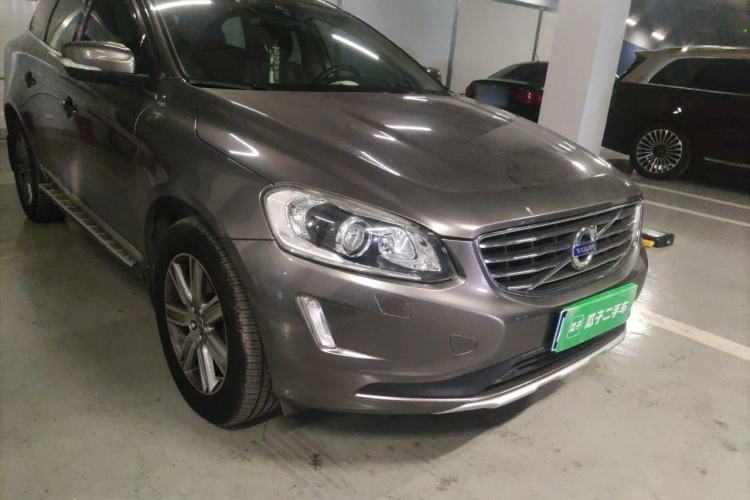 Used Volvo XC60 2015 T5 Smart Upgrade Model Front Right 45 Deg