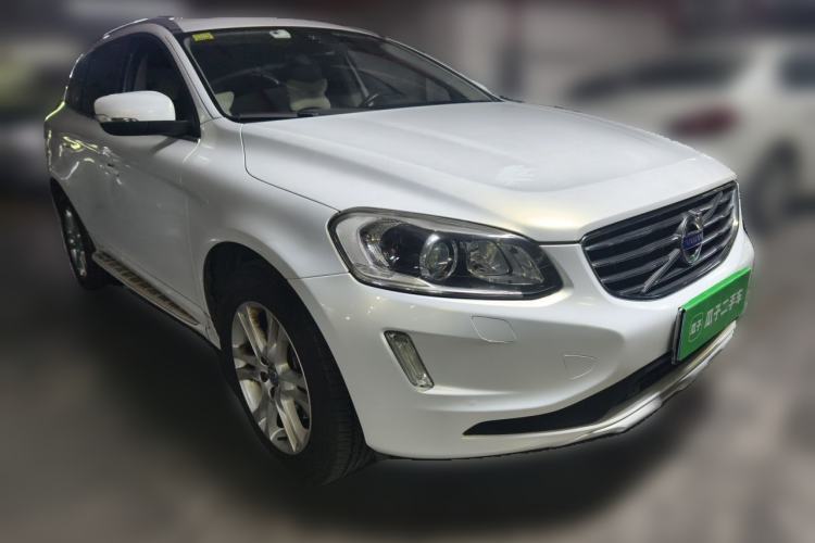 Used Volvo XC60 2015 T5 Smart Upgrade Model Front Right 45 Deg