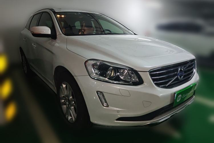 Used Volvo XC60 2015 T5 Smart Upgrade Model Front Right 45 Deg