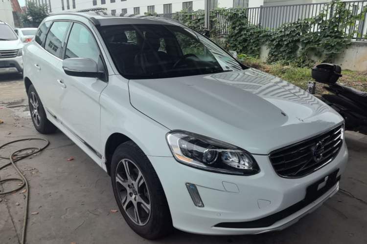 Used Volvo XC60 2015 T5 AWD Zhiyuan Edition Front Right 45 Deg