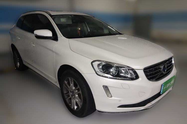 Used Volvo XC60 2015 T5 Smart Upgrade Model Front Right 45 Deg