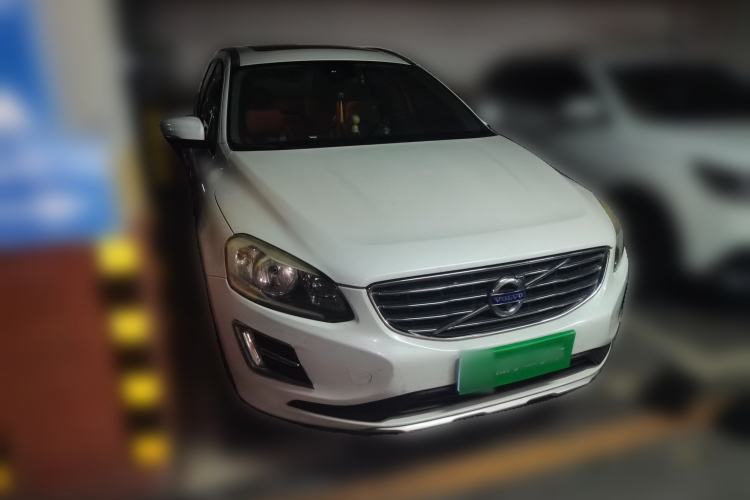 Used Volvo XC60 2015 T5 Smart Edition Front Right 45 Deg