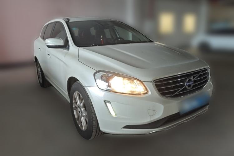Used Volvo XC60 2015 T5 Smart Edition Front Right 45 Deg
