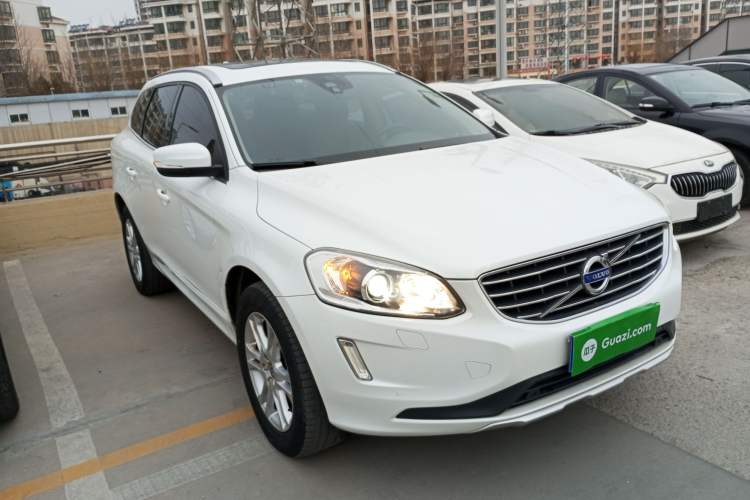 Used Volvo XC60 2015 T5 Smart Upgrade Model Front Right 45 Deg