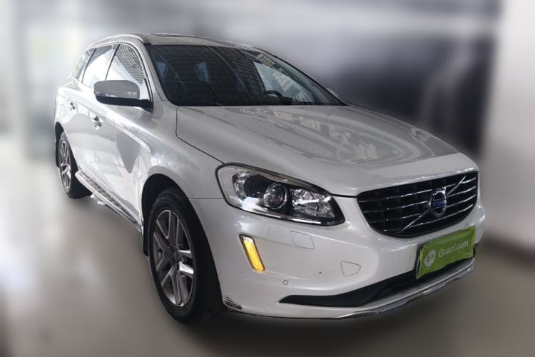 Used Volvo XC60 2015 T5 Smart Upgrade Model Front Right 45 Deg