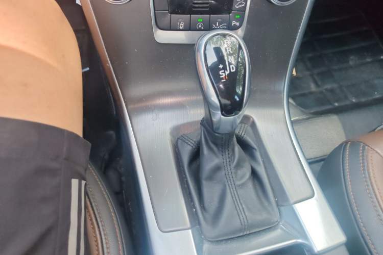 Used Volvo XC60 2015 T5 AWD Zhiyuan Edition Gear Lever