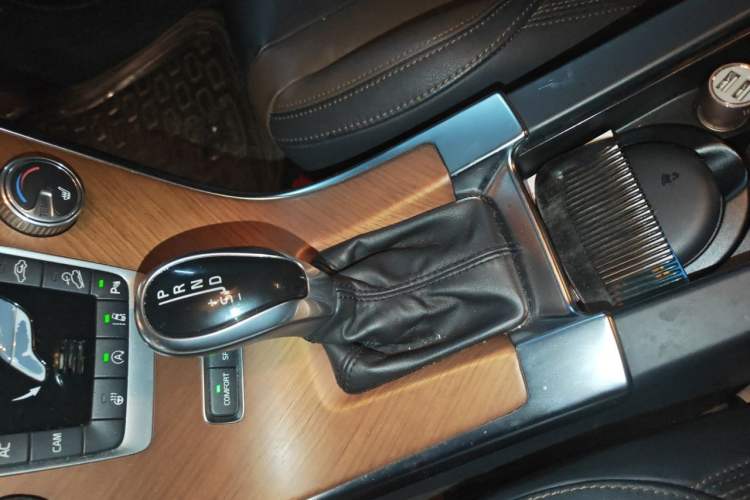 Used Volvo XC60 2015 T6 AWD Smart Version Gear Lever