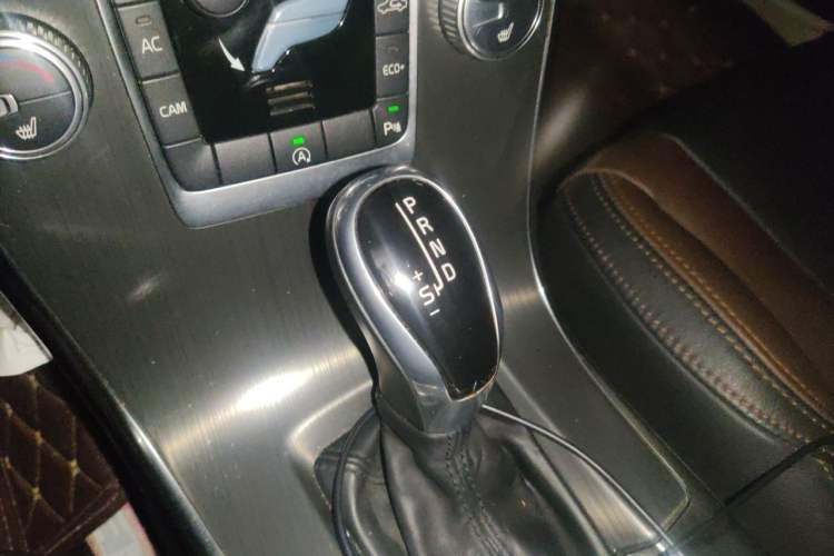 Used Volvo XC60 2015 T5 Smart Upgrade Model Gear Lever