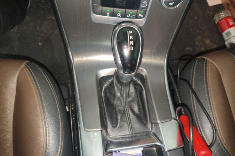 Used Volvo XC60 2015 T5 AWD Smart Drive Edition Gear Lever