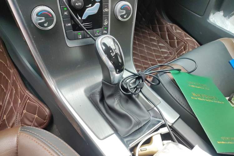 Used Volvo XC60 2015 T5 AWD Zhiyuan Edition Gear Lever