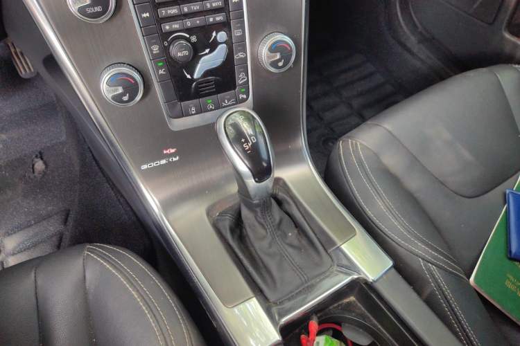 Used Volvo XC60 2015 T5 AWD Zhiyuan Edition Gear Lever