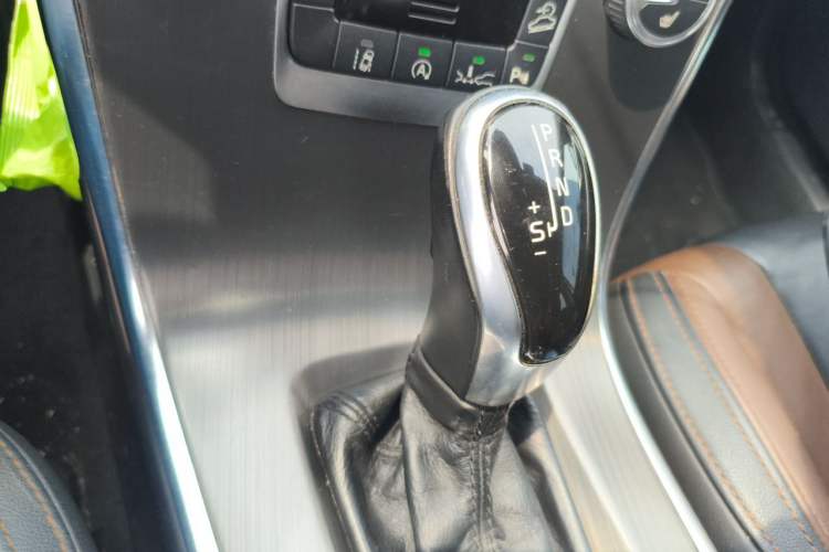 Used Volvo XC60 2015 T5 AWD Zhiyuan Edition Gear Lever