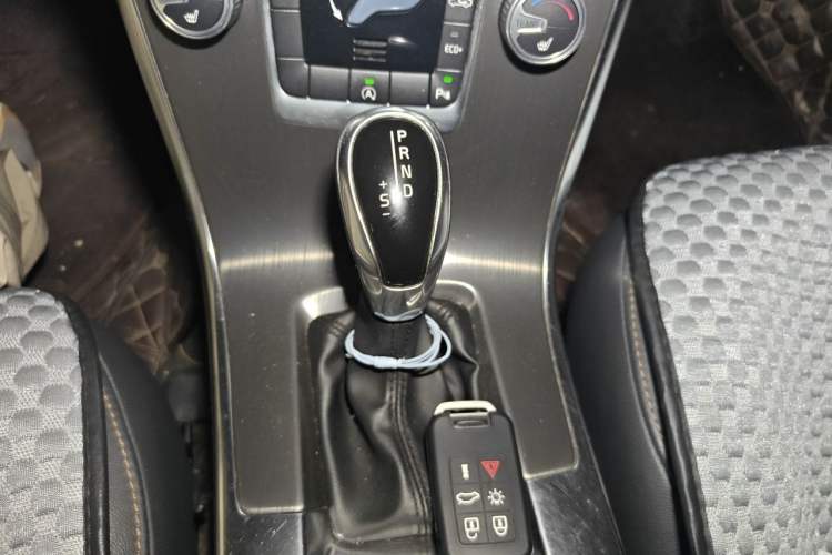 Used Volvo XC60 2015 T5 Smart Upgrade Model Gear Lever