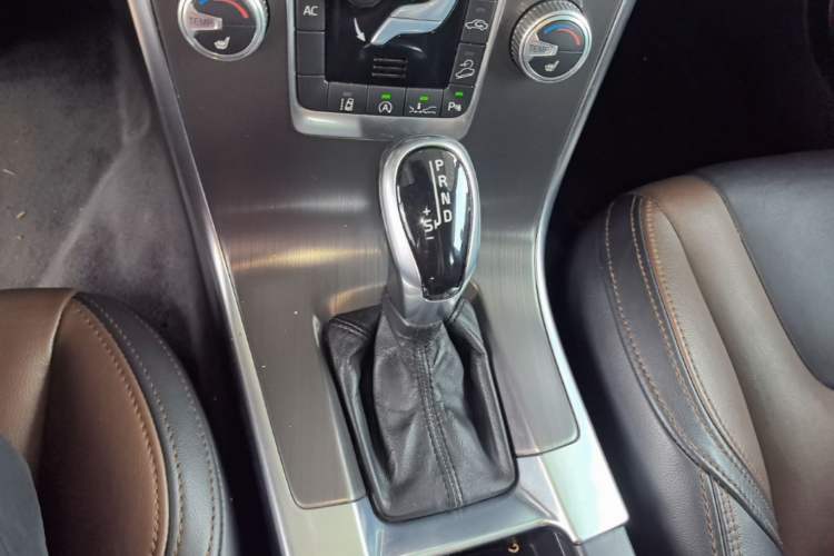Used Volvo XC60 2015 T5 AWD Zhiyuan Edition Gear Lever