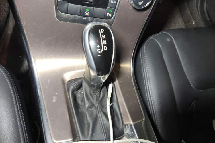 Used Volvo XC60 2015 T5 Smart Upgrade Model Gear Lever
