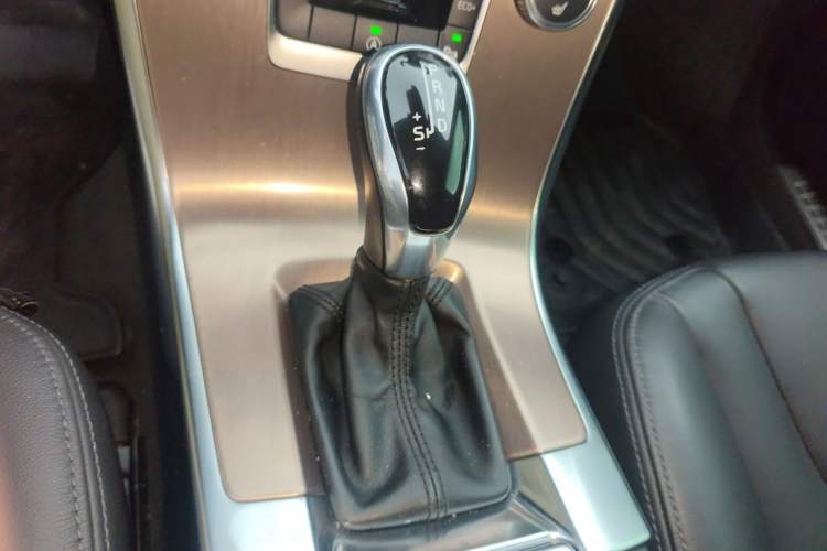 Used Volvo XC60 2015 T5 Smart Upgrade Model Gear Lever