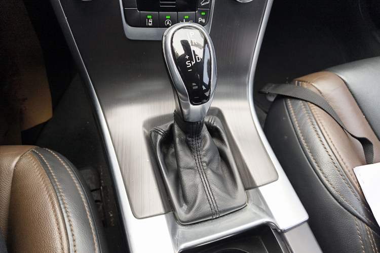 Used Volvo XC60 2015 T5 AWD Smart Drive Edition Gear Lever