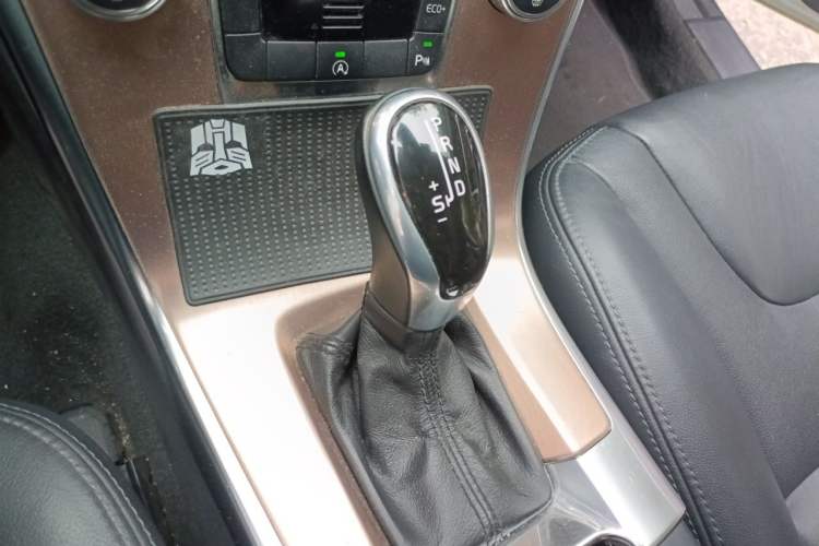 Used Volvo XC60 2015 T5 Smart Upgrade Model Gear Lever