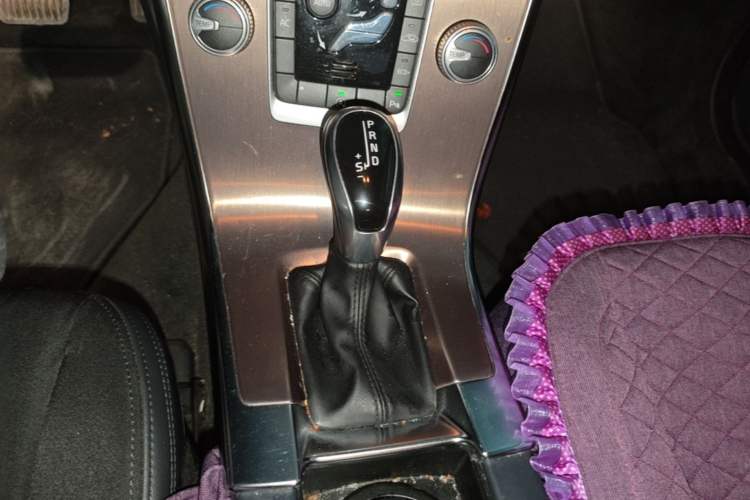 Used Volvo XC60 2015 T5 Smart Edition Gear Lever