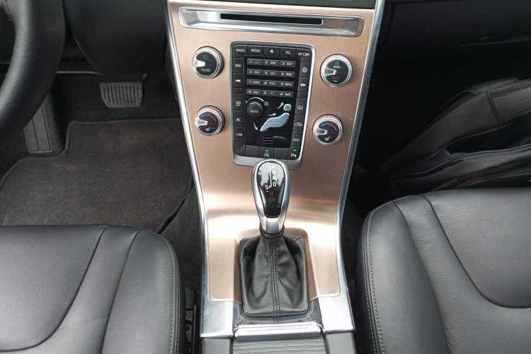Used Volvo XC60 2015 T5 Smart Upgrade Model Gear Lever