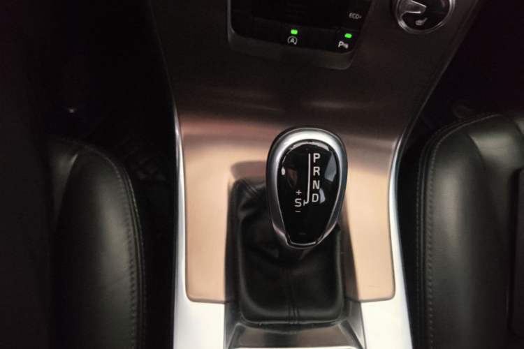 Used Volvo XC60 2015 T5 Smart Upgrade Model Gear Lever